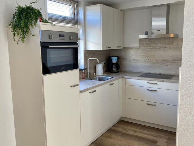 Private kitchen 5, Holiday Apartment Het Zeepaardje, Bergen
