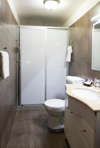 Bathroom 4, Hotel Samana, Arica