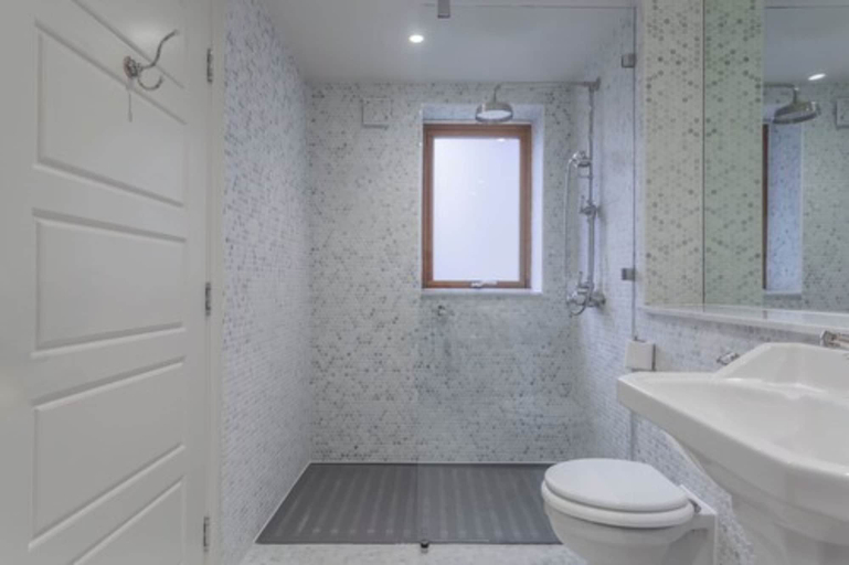Bathroom 5, The Roseate Reading, Reading