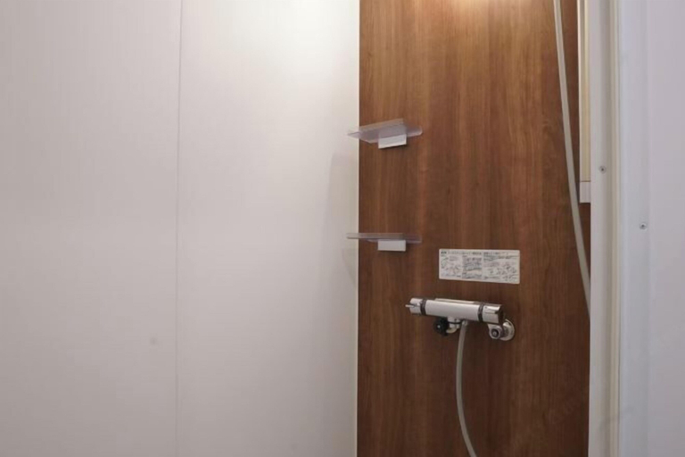 Bathroom 10