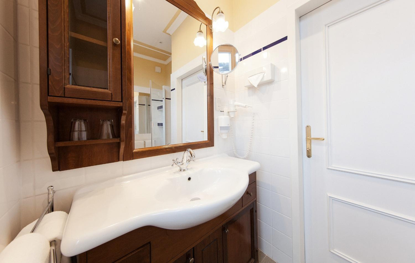 Bathroom 3, Hotel Marienhof, Neunkirchen