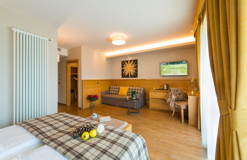 Bedroom 3, Hotel Ambassador, Trento