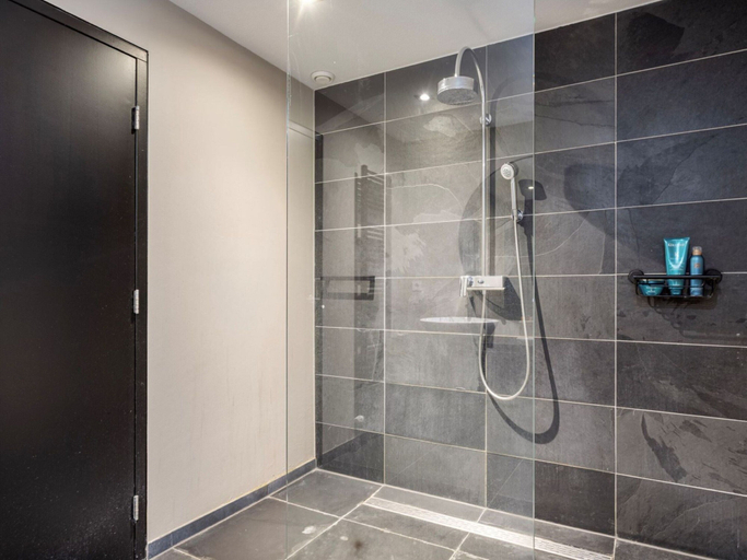 Bathroom 3, Wellness Villa on the Water Near Harderwijk, Zeewolde