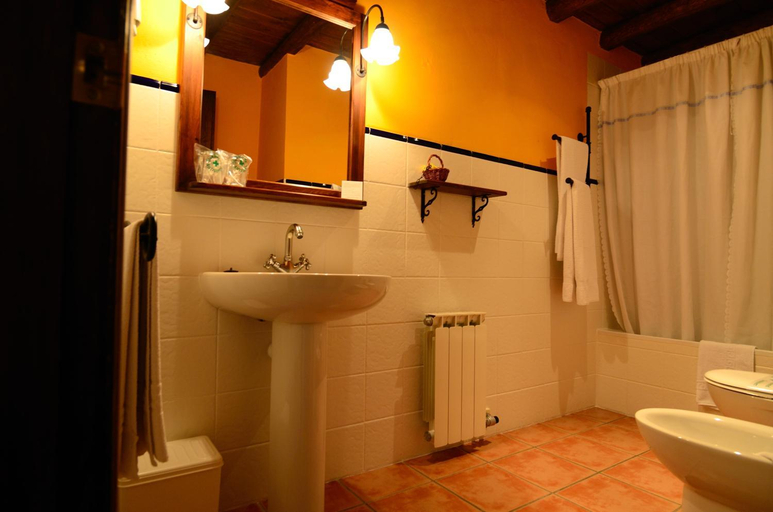 Bathroom 3, Caseron De La Fuente, Teruel
