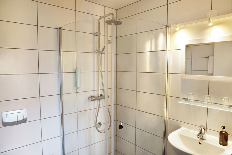 Bathroom 5, Fosshotel Hellnar, Snæfellsbær