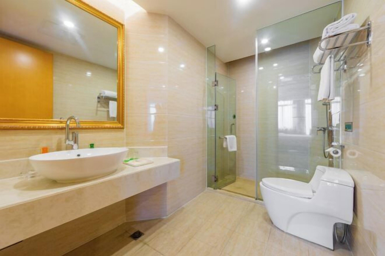 Bathroom, Vienna Hotel (Pingle Bus Station), Guilin