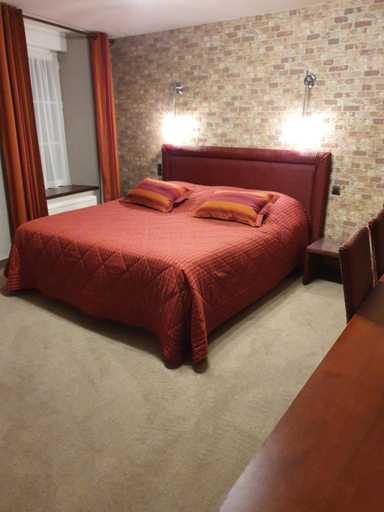 Bedroom 2, Hotel de La Croix d'Or, Manche