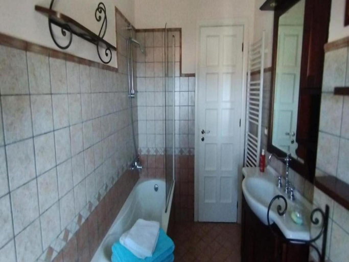 Bathroom 5, Holiday Home in Pizzo Near Tyrrhenian Sea, Vibo Valentia