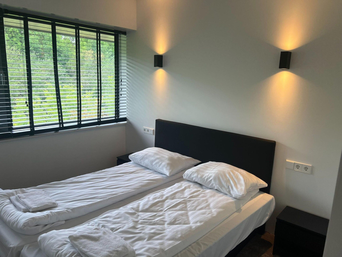 Bedroom 2, Wellness Villa on the Water Near Harderwijk, Zeewolde