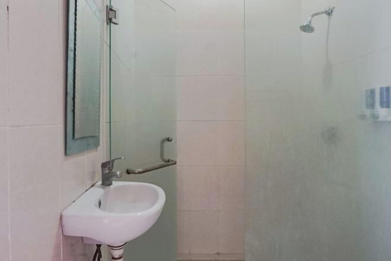 Bathroom 19