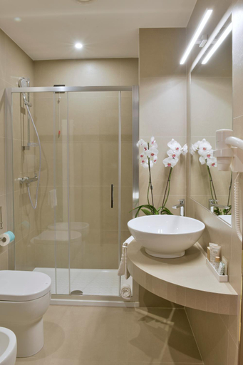 Bathroom 4, Hotel Torresi, Macerata