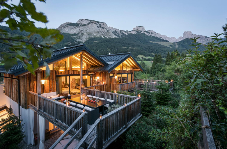 Exterior & Views