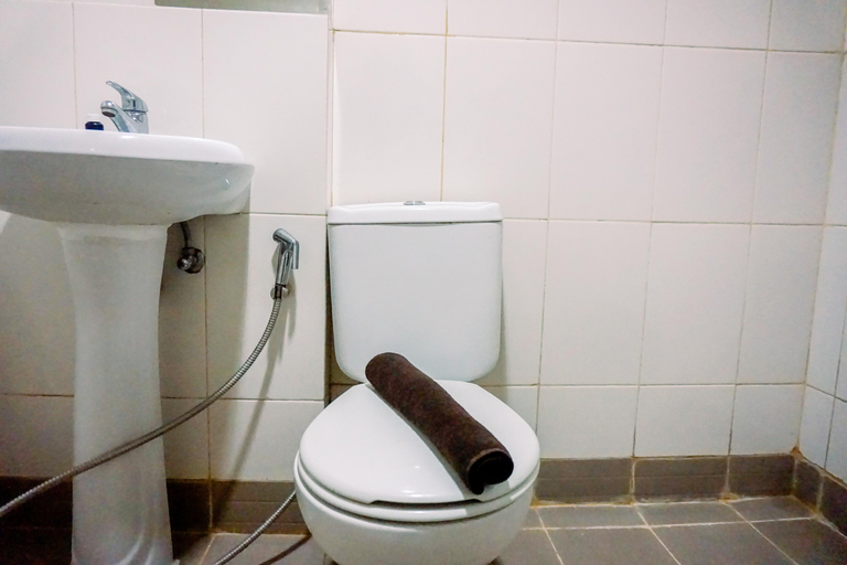 Bathroom 5, Nice and Comfy Studio at Ambassade Kuningan Apartment By Travelio, Jakarta Selatan