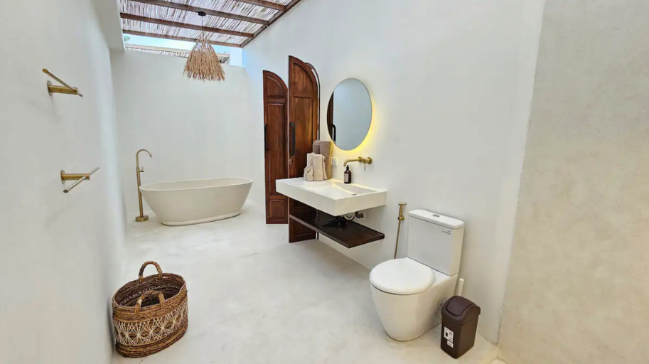 Bathroom 5, La Bianca Studio Apartment, Badung