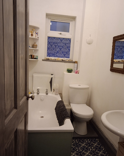 Bathroom, Captivating 2-bed Hideaway Apartment in Gloucester, Gloucestershire