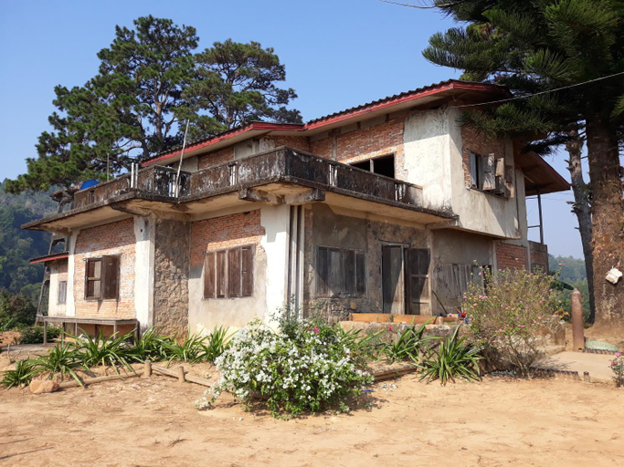 Others 5, The Hillside Residence, Pek