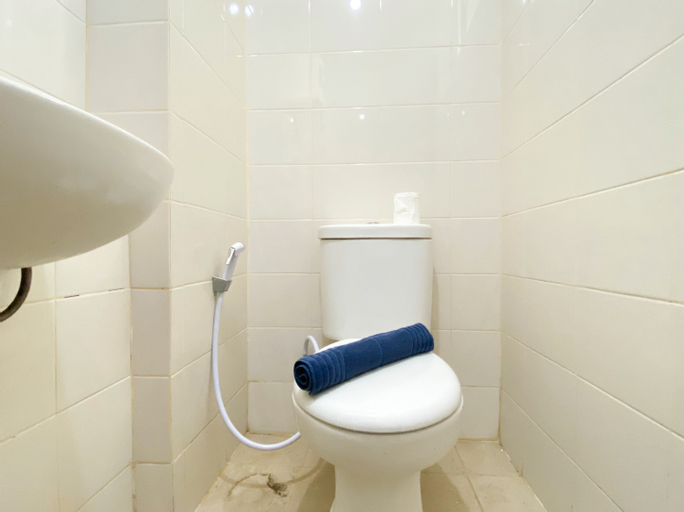 Bedroom 5, Basic 2BR at Lagoon Bekasi Town Square Apartment By Travelio, Bekasi