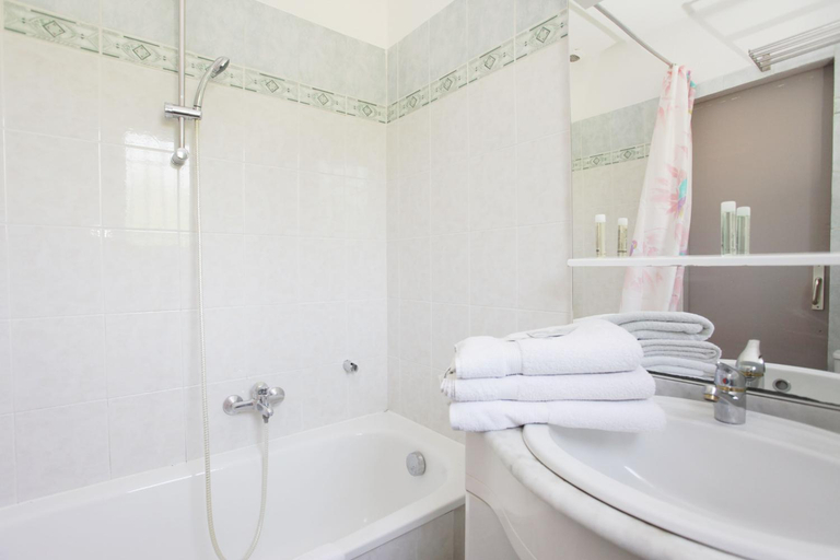 Bathroom 2, Le Champ d'Eysson Aparthotel, Var
