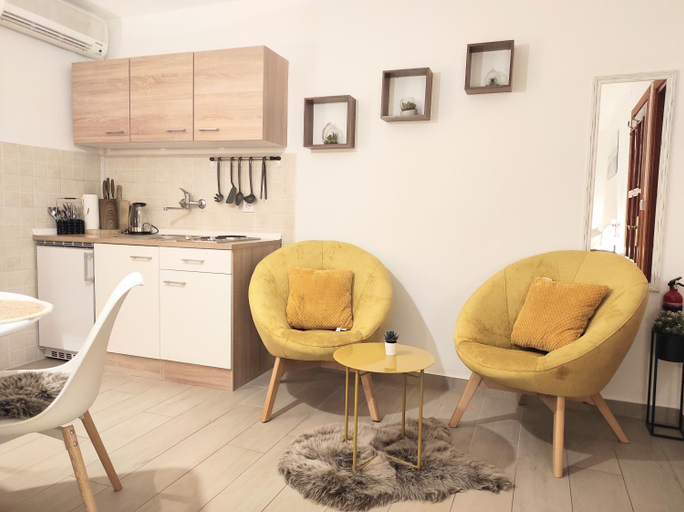 Others 5, Apartments & Rooms As, Vis