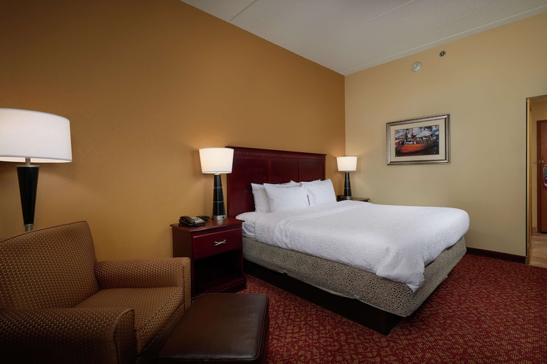Bedroom 2, Hampton Inn Newport News-Yorktown, Newport News