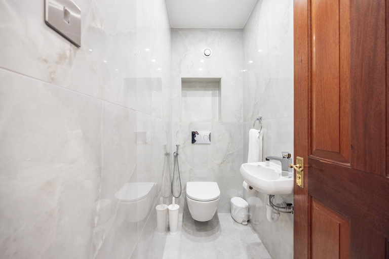 Others 5, Carlton Court - Mayfair, London