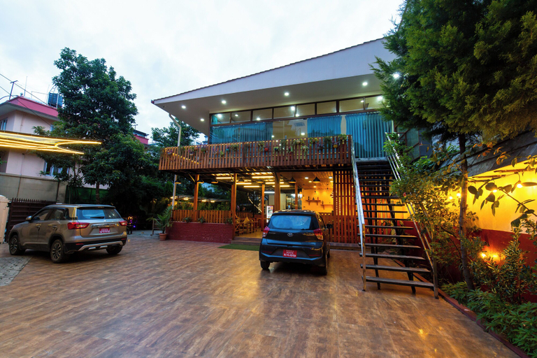 Exterior & Views