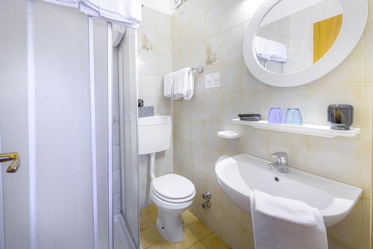 Bathroom 3, Hotel La Rotonda, Sondrio