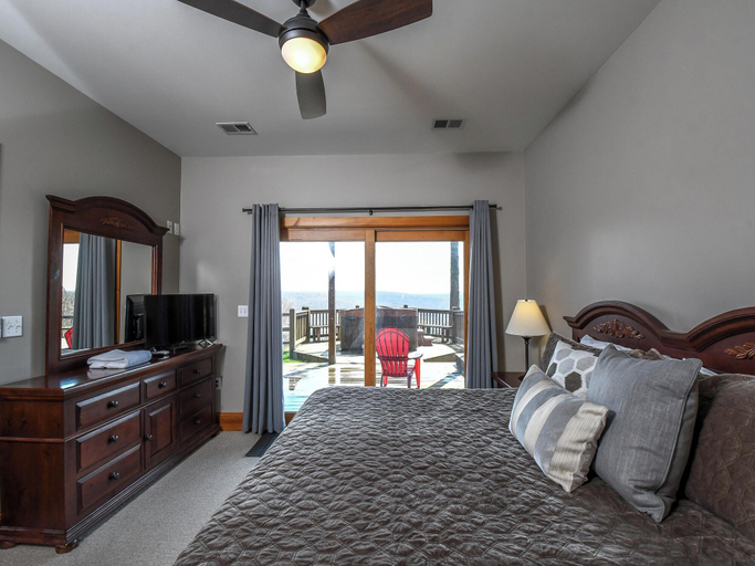 Bedroom 2, Braeside, Garrett
