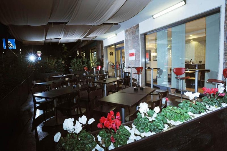 Food & Drinks 5, Drake, Modena