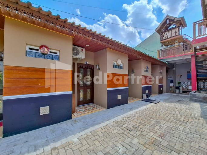 Exterior & Views 2, Janoko Guesthouse Syariah RedPartner, Rembang