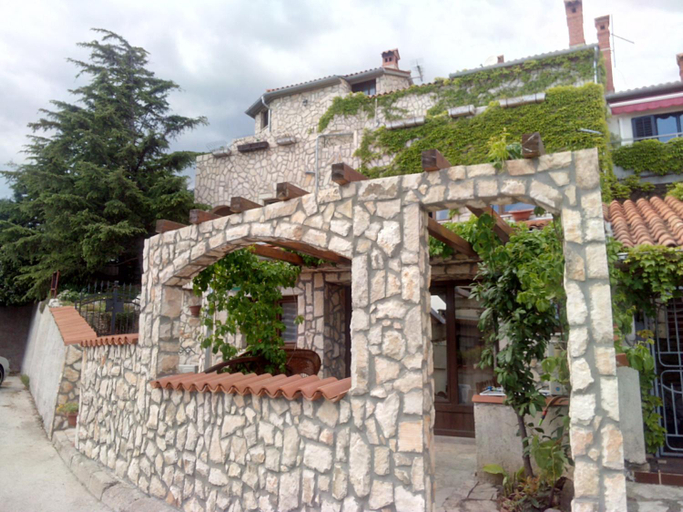 Others 4, Collins Apartments with FREE public parking, Pula