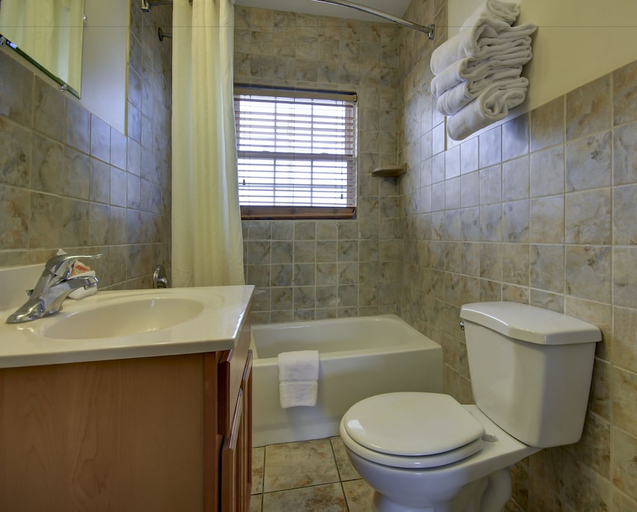 Bathroom 3, Ambassador Inn, Worcester
