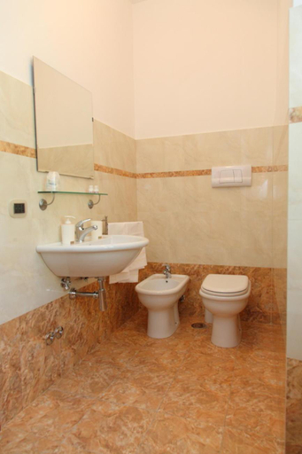 Bathroom 3, Agriturismo Casale Zuccari, Viterbo