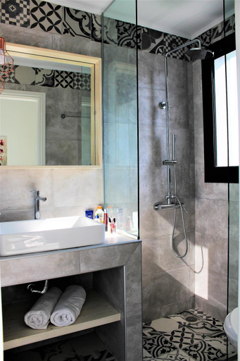 Bathroom, The Village Apartments, Crete