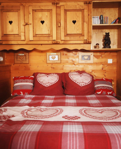 Bedroom 2, Chalet et studio "La Fee des Neiges", Savoie