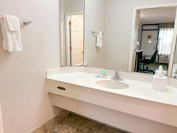 Bathroom 4, Hotel Monreale Express and Studios IDrive District, Orange