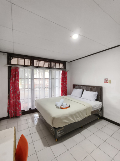Bedroom 3, Pandu Lakeside Hotel Tuktuk, Samosir