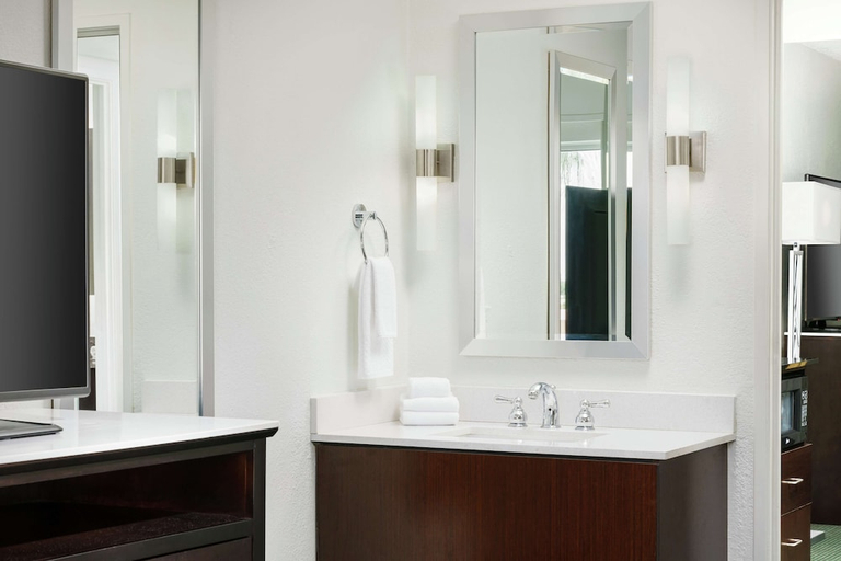 Bathroom 5, Embassy Suites by Hilton Orlando LBV Resort, Orange