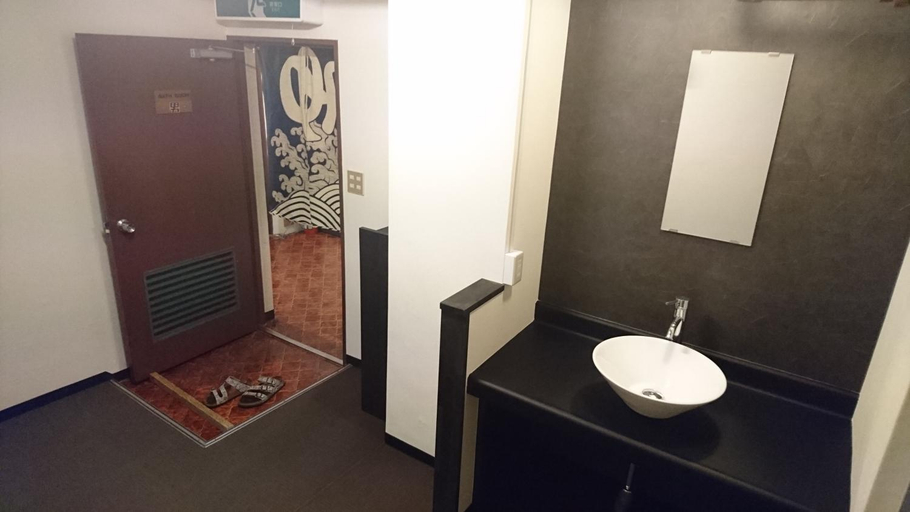 Bathroom 3, Hotel El Mayo, Hakuba