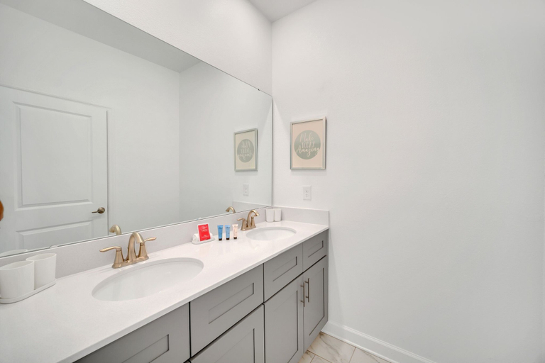 Bathroom 3, 4200 Paragraph Drive, Osceola