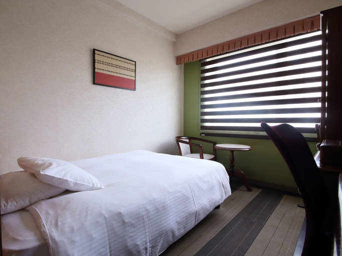 Bedroom 4, Hotel Claiton Shin-Osaka, Osaka