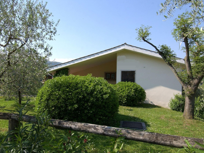Exterior 3, Belvilla by OYO Comfortable Apartment With Pool, Verona
