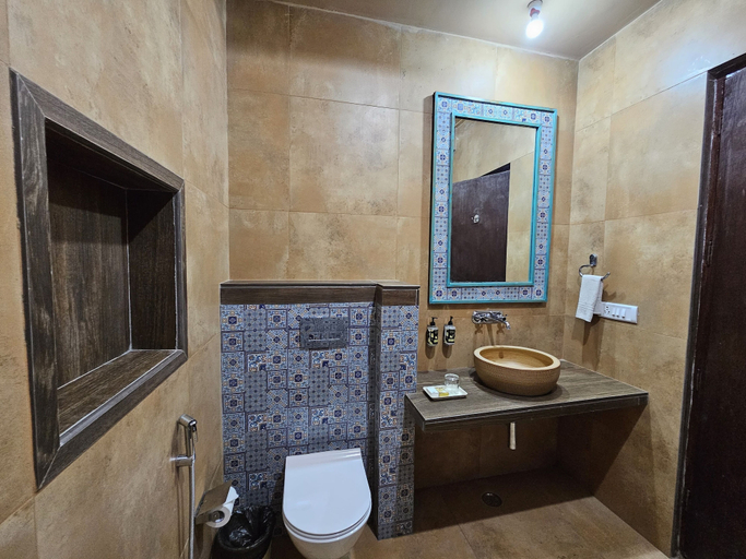 Bathroom 4, The Celebration Van Vilas Kanha, Mandla