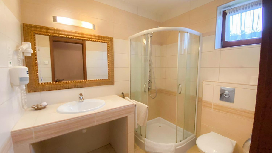 Bathroom 2, Bajor Panzio Buk-Bukfurdo, Adults Friendly 12 Plus, Csepreg