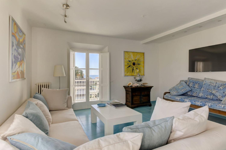 Spacious Apartment in Forte dei Marmi - Sea View & Balcony, Lucca