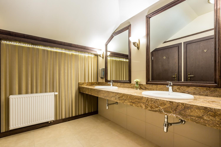 Bathroom 4, Hotel Krzyski, Tarnów City