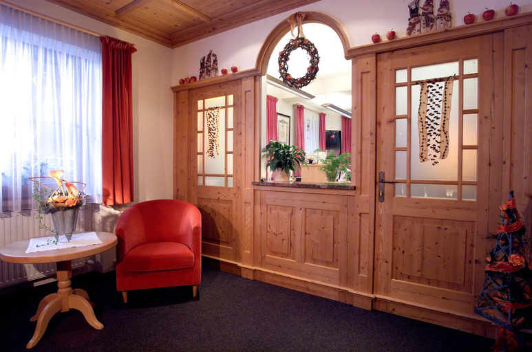 Public Area, Heiners, Imst
