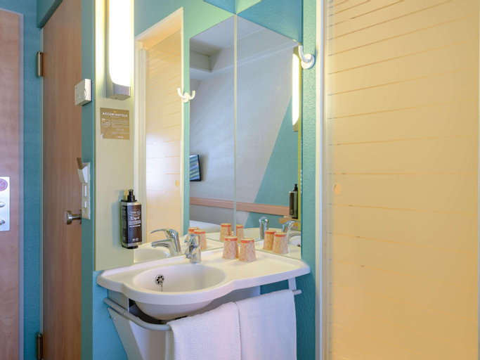 Bathroom 19