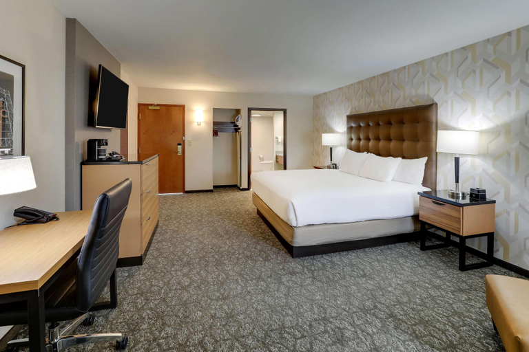 Bedroom 3, Drury Inn & Suites Birmingham Lakeshore Drive, Jefferson