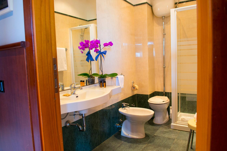 Bathroom 4, Hotel Dei Pini, Agrigento